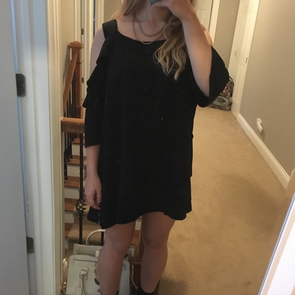 (2 for $20)Black cold shoulder City Chic dress/top - Picture 3 of 6